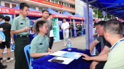 廣西高校畢業生退役軍人就業服務月活動暨專場招聘會啟動