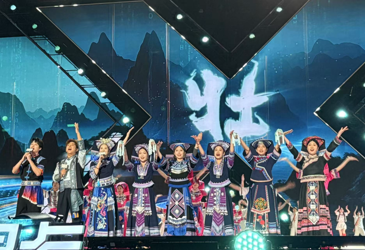 動感地帶芒果卡“無限X”巡迴演唱會在南寧開唱_fororder_圖片2