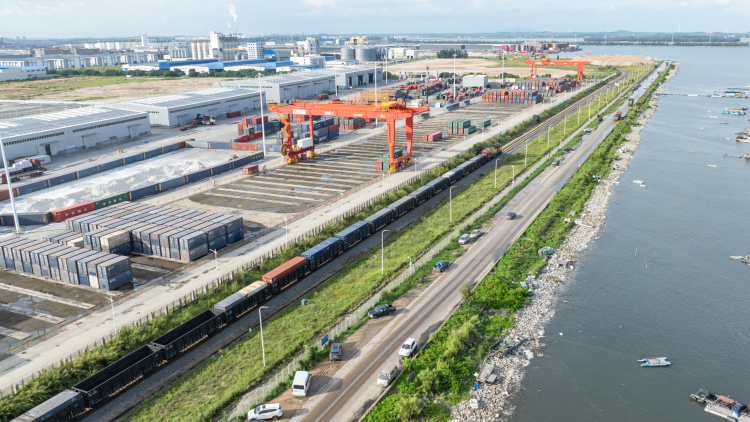 今年上半年西部陸海新通道班列運量同比增長76.9%_fororder_2