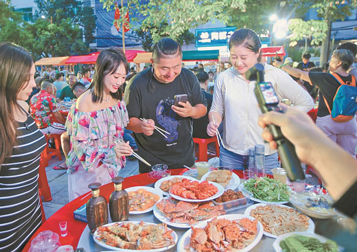 特色海味引客至 濱海旅遊熱潮涌
