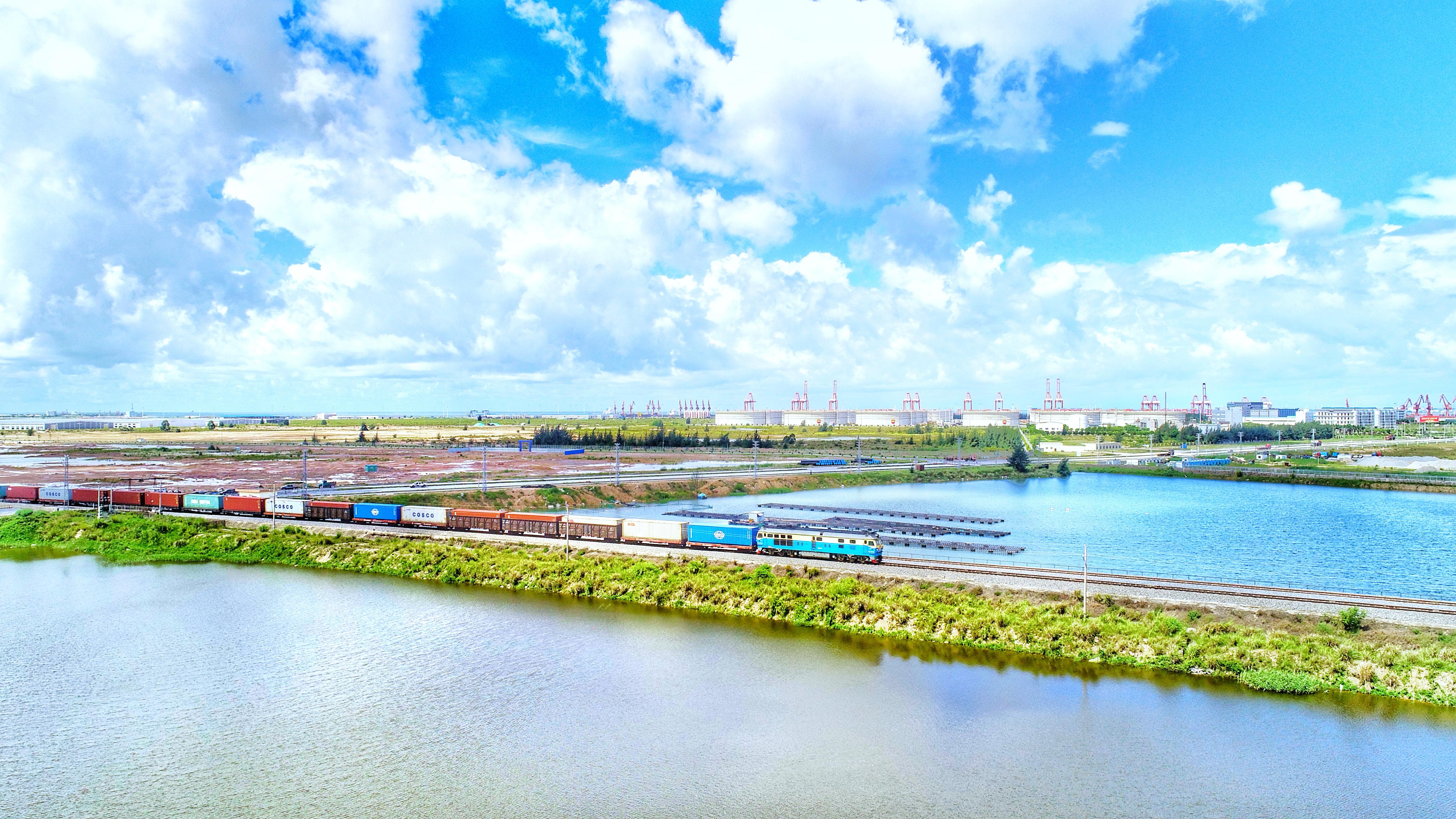 西部陸海新通道鐵海聯運班列累計運輸貨物突破400萬標箱_fororder_2
