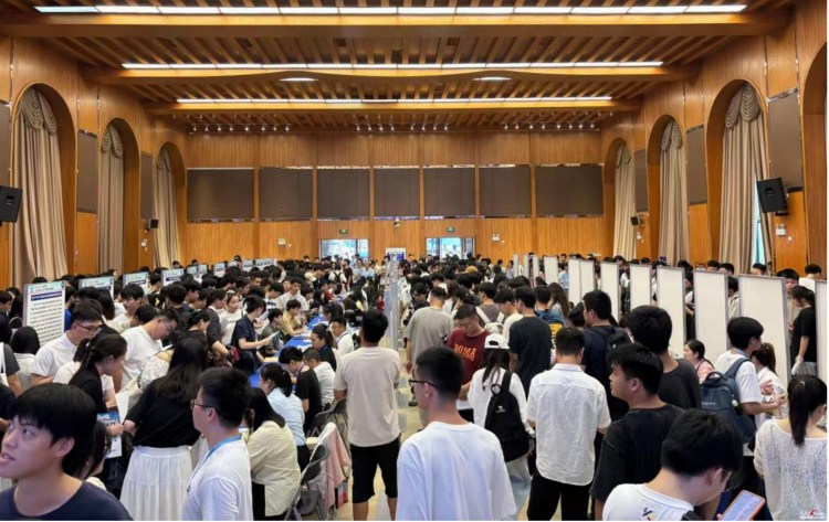 第十三屆“廣西籍學子回家看看”活動在南寧舉辦_fororder_1