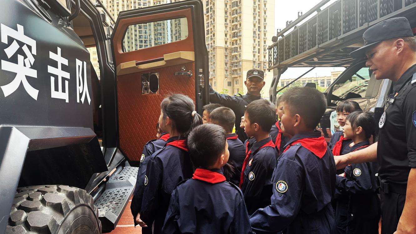 廣西南寧市打造學生家門口的“少年警校”_fororder_2