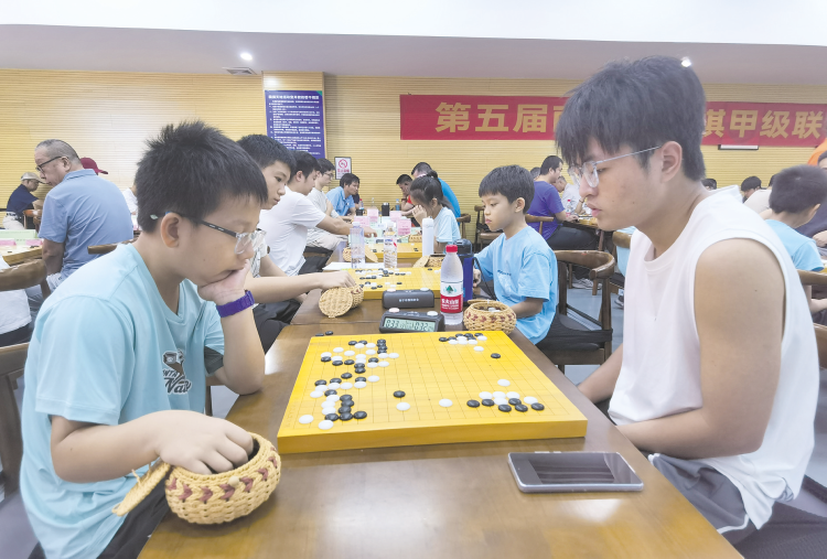 以棋會友 智弈邕城——第五屆南寧市圍棋聯賽開幕_fororder_a87ff679a2f3e71d9181a67b7542122c_img_377_708_324_219