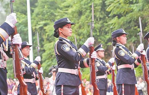 真颯！友誼關國旗護衛隊首批女隊員來了_fororder_8953584_wangw_1760340798266_b