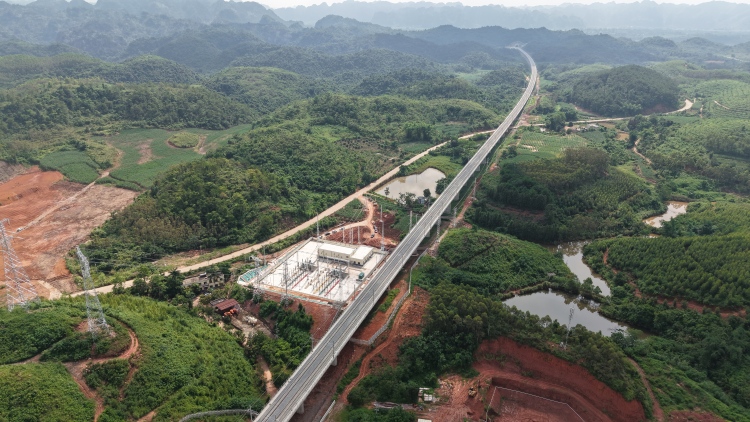 南憑高鐵崇憑段全線接觸網一次送電成功_fororder_1