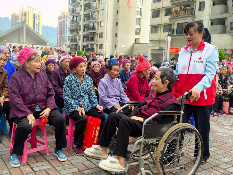 廣西東蘭:重陽暖鄰裡敬老活動推動“韌性社區”項目建設_fororder_2