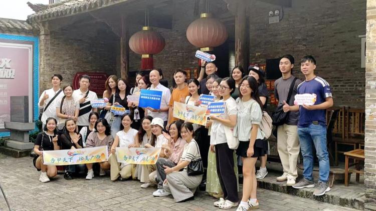 “同行志遠 友誼歡歌”中越友好文藝交流活動在南寧舉行_fororder_4