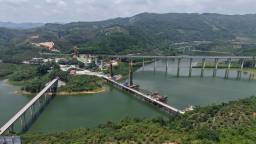 黃百鐵路廣西段首個連續梁開始澆築