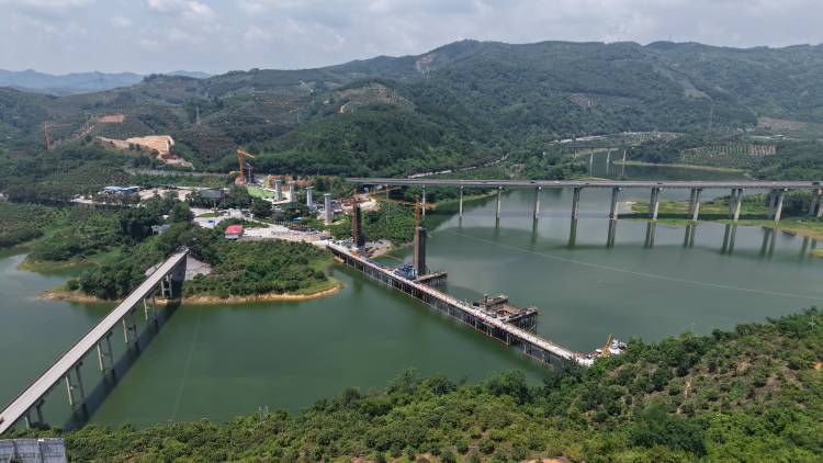 黃百鐵路廣西段首個連續梁開始澆築_fororder_1