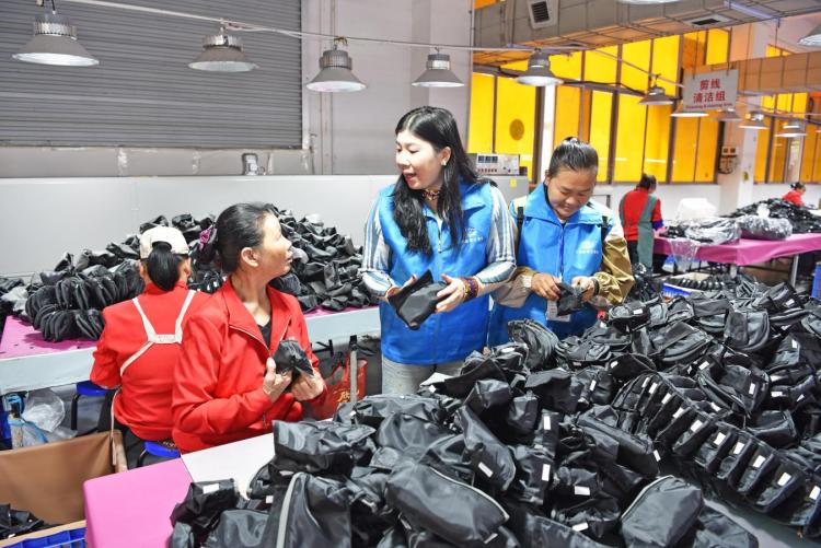 廣西上林：零工好找活 收入有保障_fororder_1