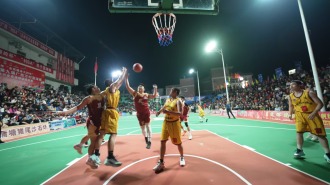 廣西興業：“村BA”+生態觀光 激活春節鄉村消費新活力