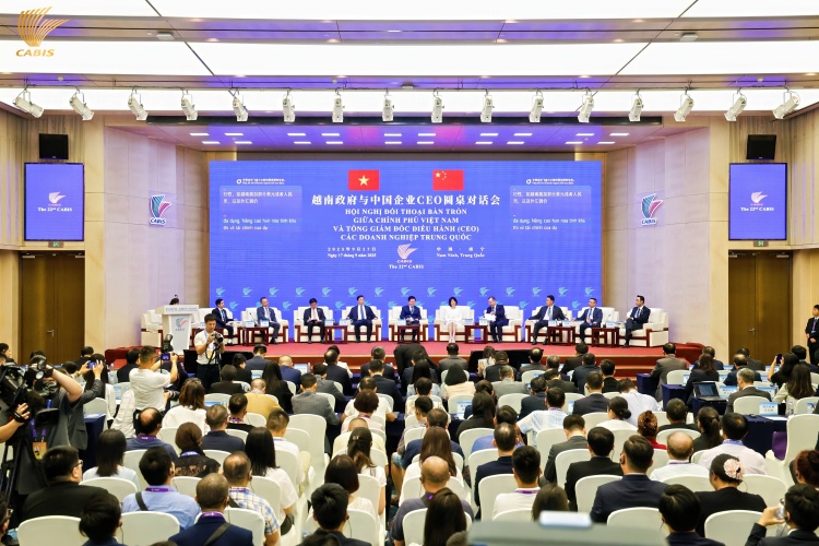 越南政府與中國企業CEO圓桌對話會在南寧舉行_fororder_1