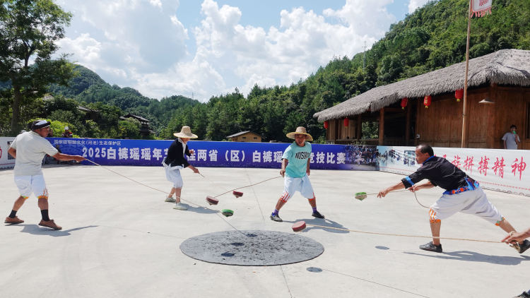 廣西南丹：白褲瑤“瑤年節”多彩民俗吸引遊人_fororder_1