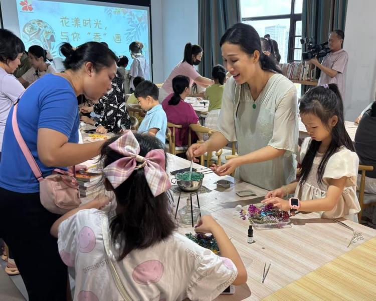 廣西南寧開展2025年“CityWalk看文明”主題活動_fororder_2