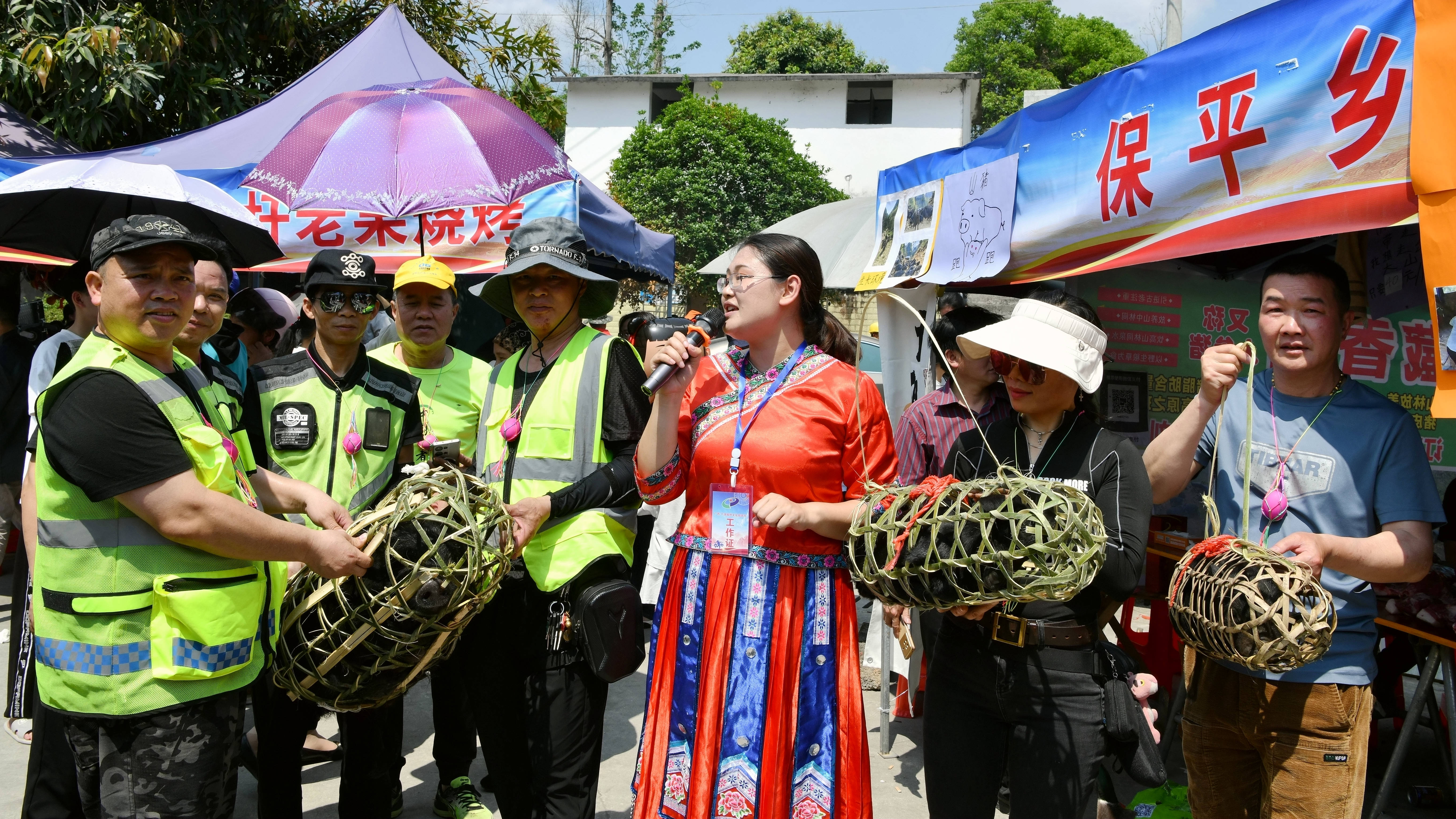 廣西河池：80多名騎手“跟著人大代表遊鄉村”感受發展脈動_fororder_4