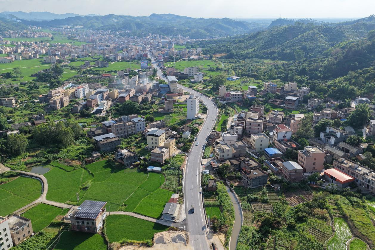 廣西桂平：公路養護鋪就民生“舒心路”_fororder_2