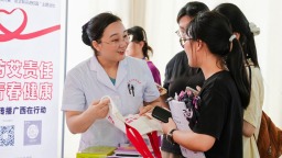 廣西婦幼保健院開展“2025年世界地貧日”主題宣傳活動