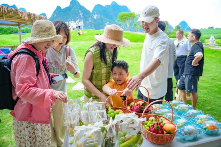 崇左:峒那嶼灣水果儂峒節展現壯鄉風情_fororder_2