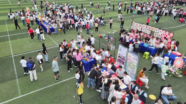 廣西興業縣舉辦多彩主題活動慶祝五四青年節_fororder_青年集市熱鬧非凡