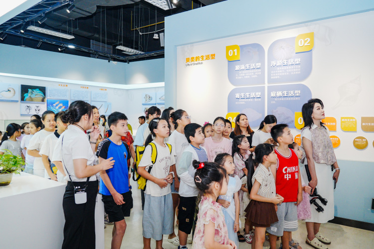 “走讀廣西·跟著好書去旅行”活動在貴港開展_fororder_5