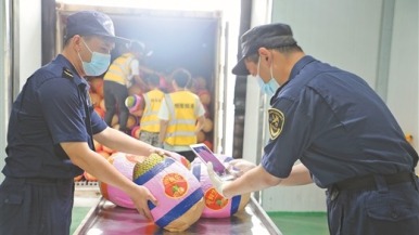 崇左：通關加速，東盟水果搶“鮮”