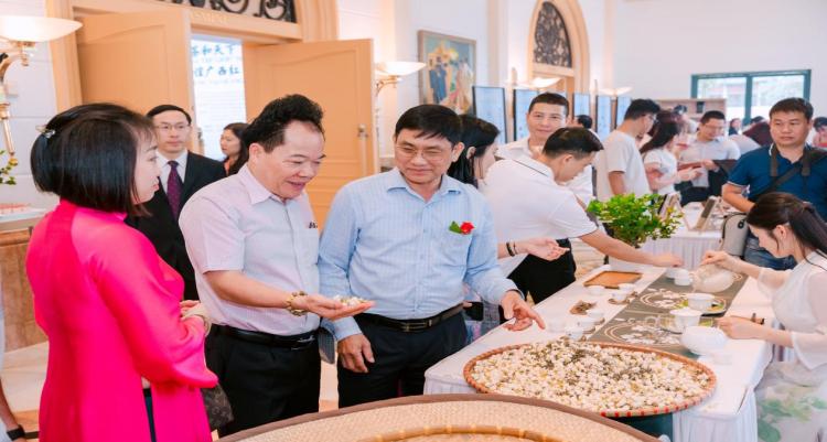 “茶和天下”·雅集暨胡志明足跡中越友誼廣西紅色旅遊線路推介活動在越南河內舉辦_fororder_2