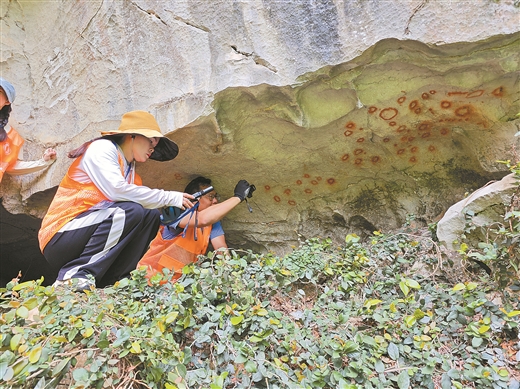 西南少數民族地區首例石窟岩畫遺址現身天等