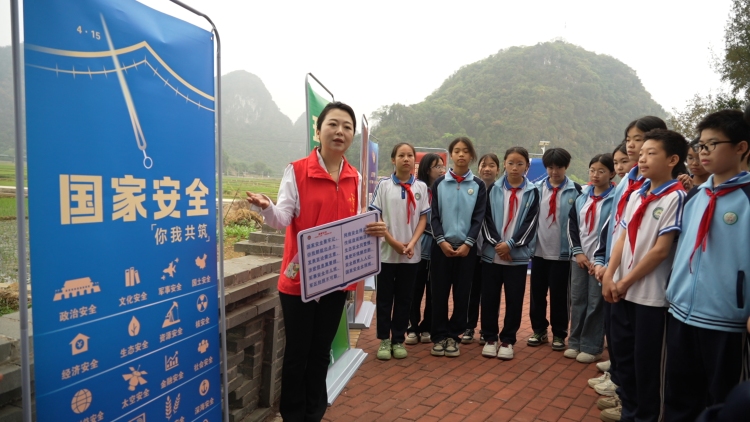 廣西興業：“互動+沉浸式”體驗  築牢青少年國家安全意識_fororder_微信圖片_20250415121156