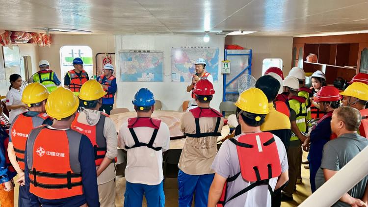 北海：急救科普走進海上作業船 築起海疆生命防線_fororder_1