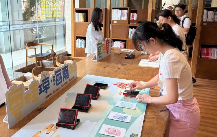 廣西圖書館以書為媒 邀讀者共讀經典感受八桂文化底蘊_fororder_3