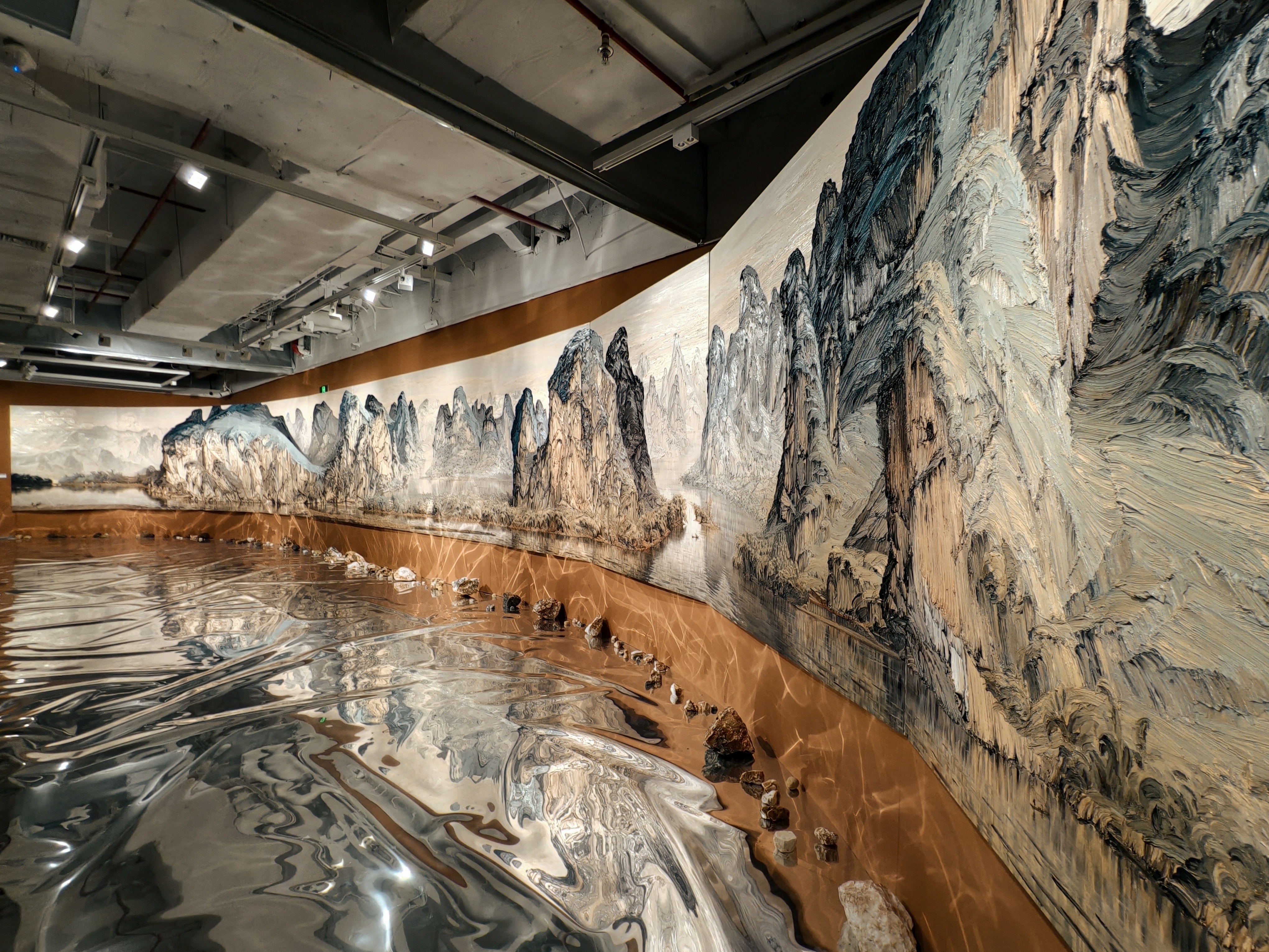 “觀山賦——楊誠油畫山水作品展”在南寧開展_fororder_微信圖片_20250419175328