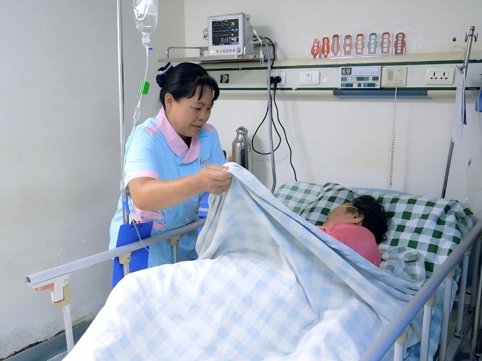 從“一人照護全家忙”到“專業照護負擔輕” 廣西加強醫療護理員培訓和規範管理改革_fororder_1