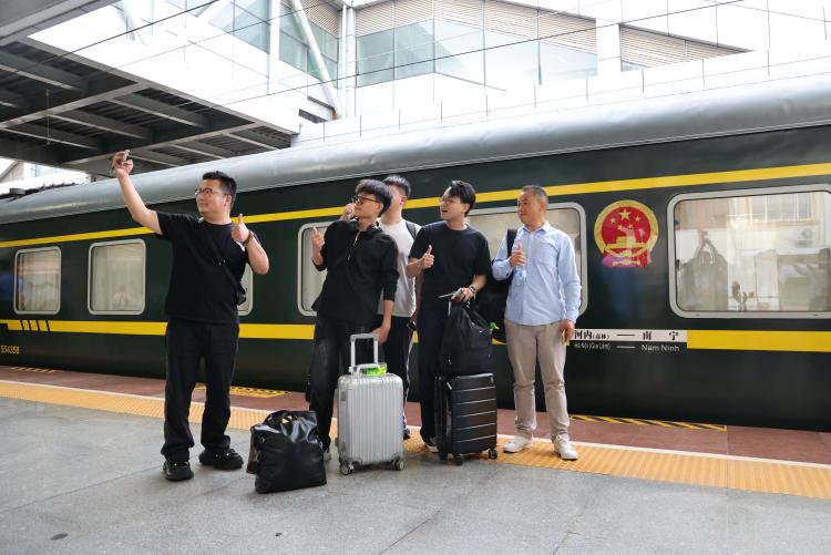 中越國際聯運旅客列車時隔五年恢復開行_fororder_2
