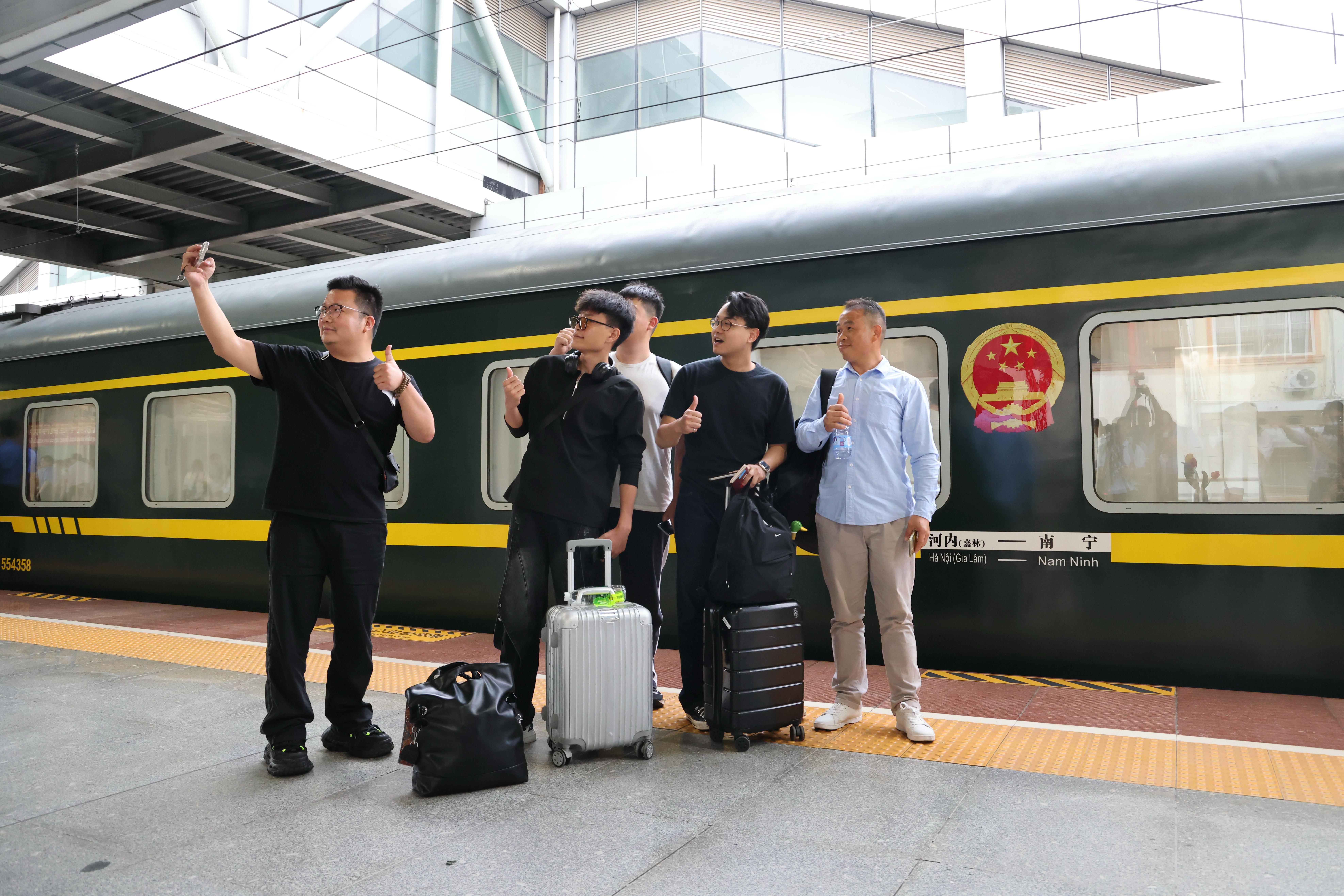 中越國際聯運旅客列車時隔五年恢復開行_fororder_2
