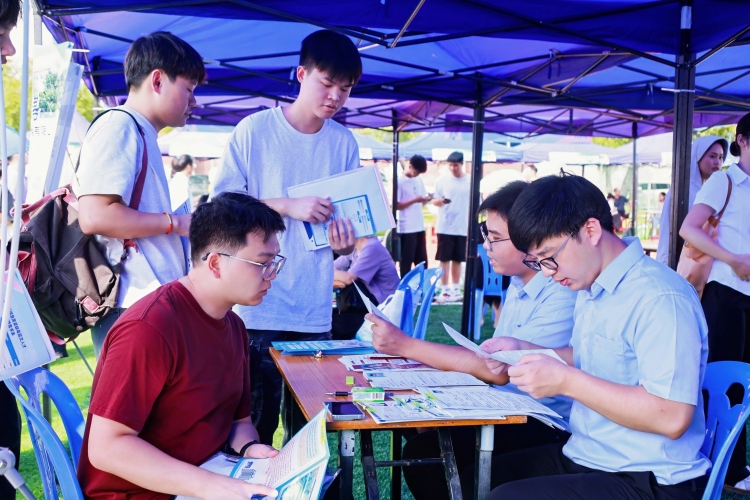 2025年全國城市巡迴招聘廣西站首場秋季大型雙選會舉辦_fororder_2