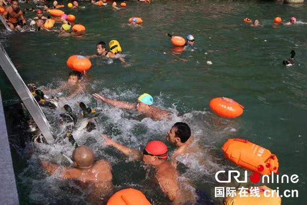 【原創】【加急】百色市淩雲縣:搶頭鴨 拔頭彩 慶豐收 【原創】【加急】百色市淩雲縣:搶頭鴨 拔頭彩 慶豐收