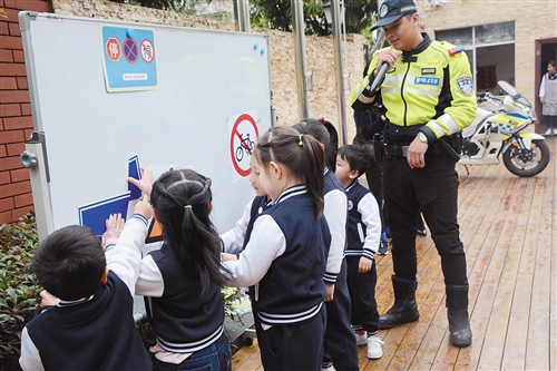 交通安全進校園 給孩子送交通安全知識