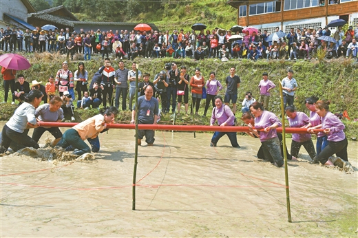 桂林龍勝舉辦“花炮節”活動