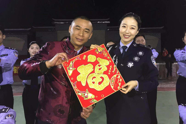 南寧鐵路公安“春運”期間開展文藝匯演宣傳春運安全知識 南寧鐵路公安“春運”期間開展文藝匯演宣傳春運安全知識