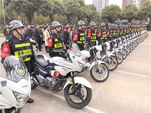 警用摩托車上路巡邏 加大防範多發性案件