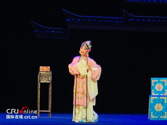 黃梅戲演員吳美蓮:串古聯今一人分飾三角