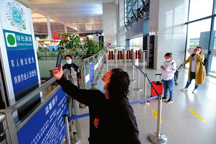 春運首日 南寧兩大火車站發送旅客3.71萬人次 同比降近七成