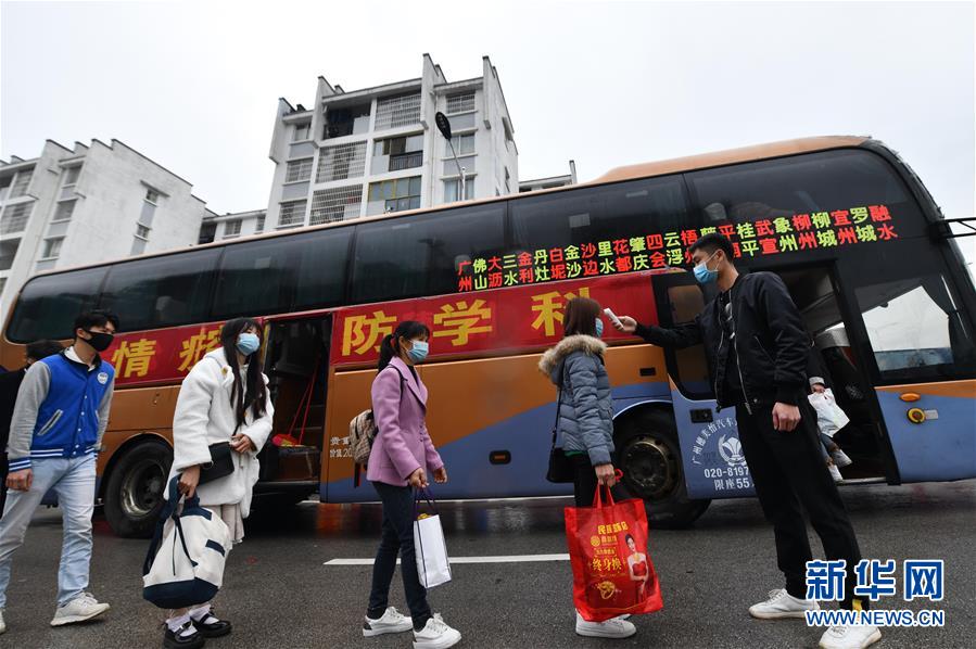 廣西融安：“點對點”專車助力農民工返崗復工