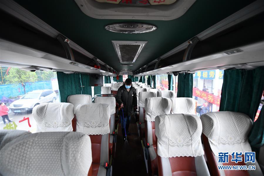 廣西融安：“點對點”專車助力農民工返崗復工