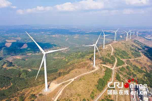 【A】【綠色能源看廣西】加拿大視頻博主向海外網友介紹廣西風電場