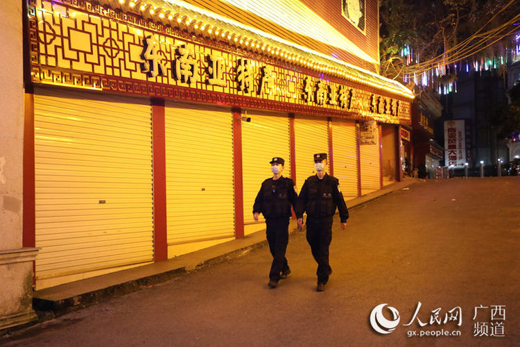 行走在南疆國門的“後生”