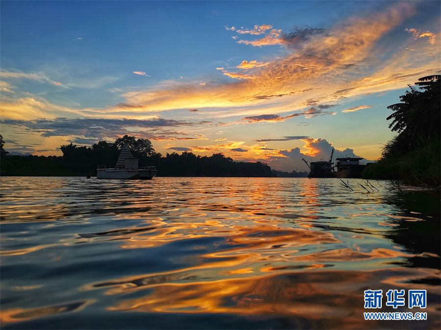 廣西百色：夕陽下的夢幻右江