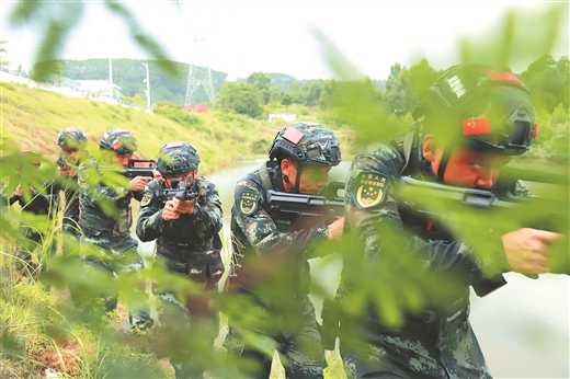 武警廣西總隊玉林支隊將特戰隊員開展訓練活動