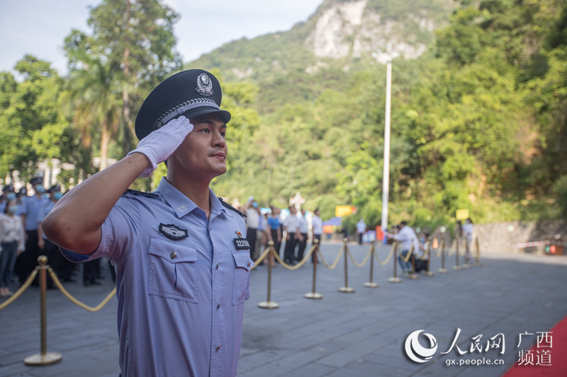 中越邊境舉行升國旗儀式向中國共産黨成立99週年獻禮